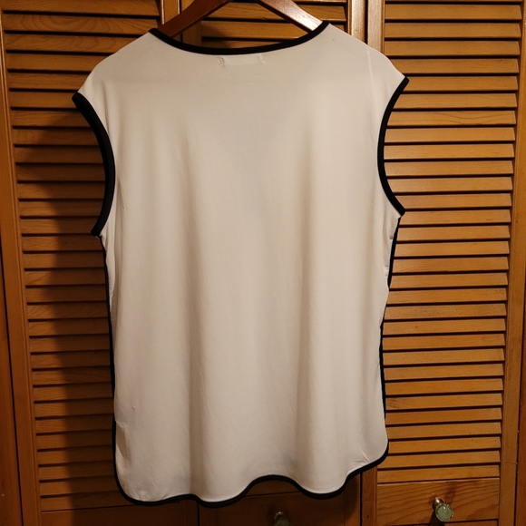 Suzy Shier White & Black Sleeveless Zip-Up Tank - Picture 3 of 7